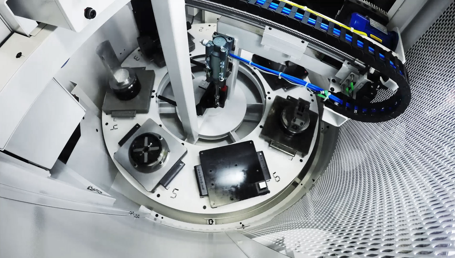 CNC Fräsen: Mikron MILL E 700U stärkt unsere CNC-Kompetenz im Werkzeugbau